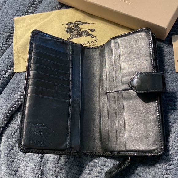 Burberry wallet (authentic) - Picture 2 of 3